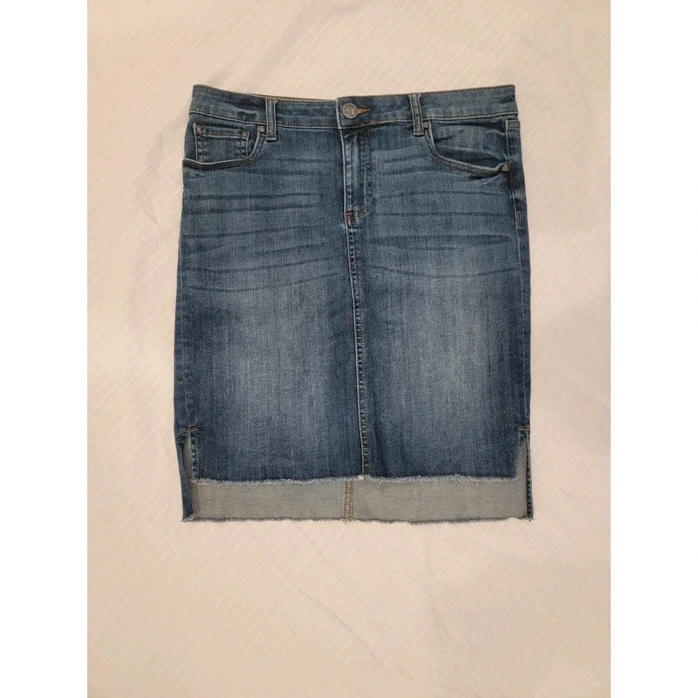 Kut From The Kloth Size 6 Denim Jeans Skirt - Connie Fit, Fray‎ Hem, Medium Wash